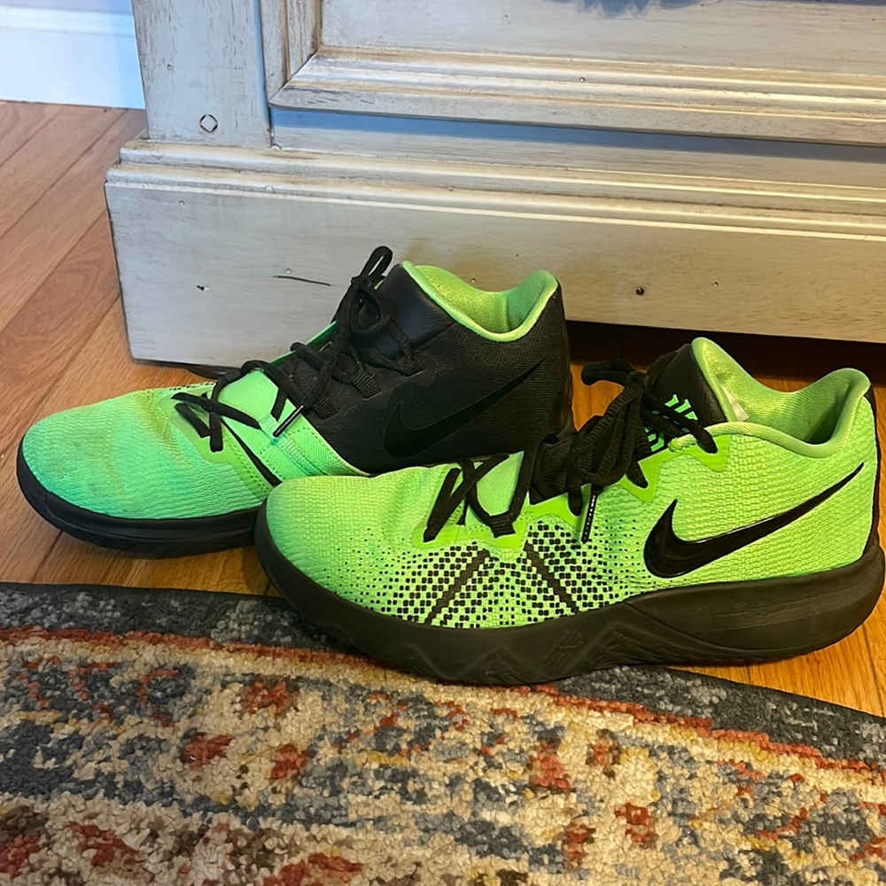 Nike (Mens) Kyrie Flytrap Size 9.5